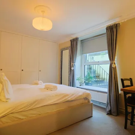 アパート One Bedroom Basement Flat In Coronation Road ブリストル