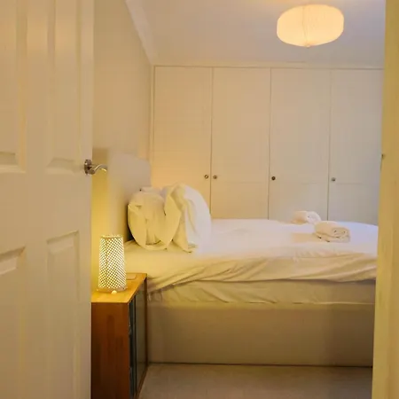 One Bedroom Basement Flat In Coronation Road アパート ブリストル