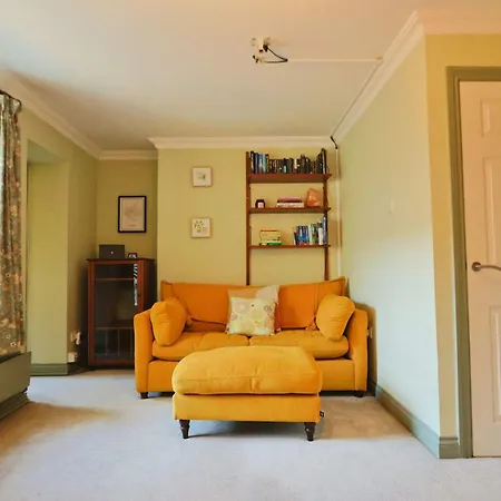 One Bedroom Basement Flat In Coronation Road